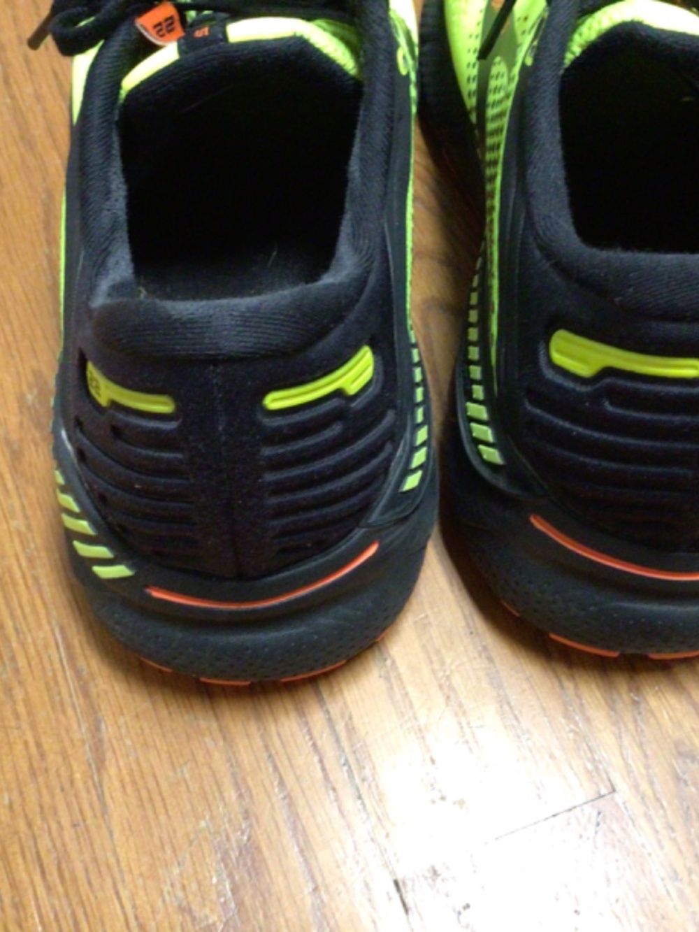Gently worn Men’s Brooks Adrenaline GTS 22 Size 9.5 - Picture 2 of 7